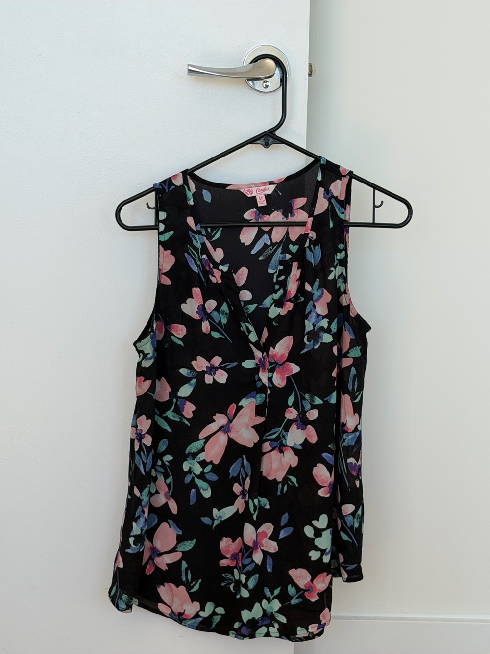 Candie's Black Floral V-Neck Sleeveless Top